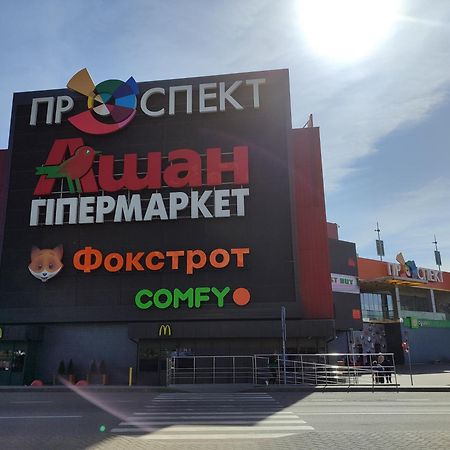 Квартири Люкс Метро Чернігівська Apartamento Kiev Exterior foto