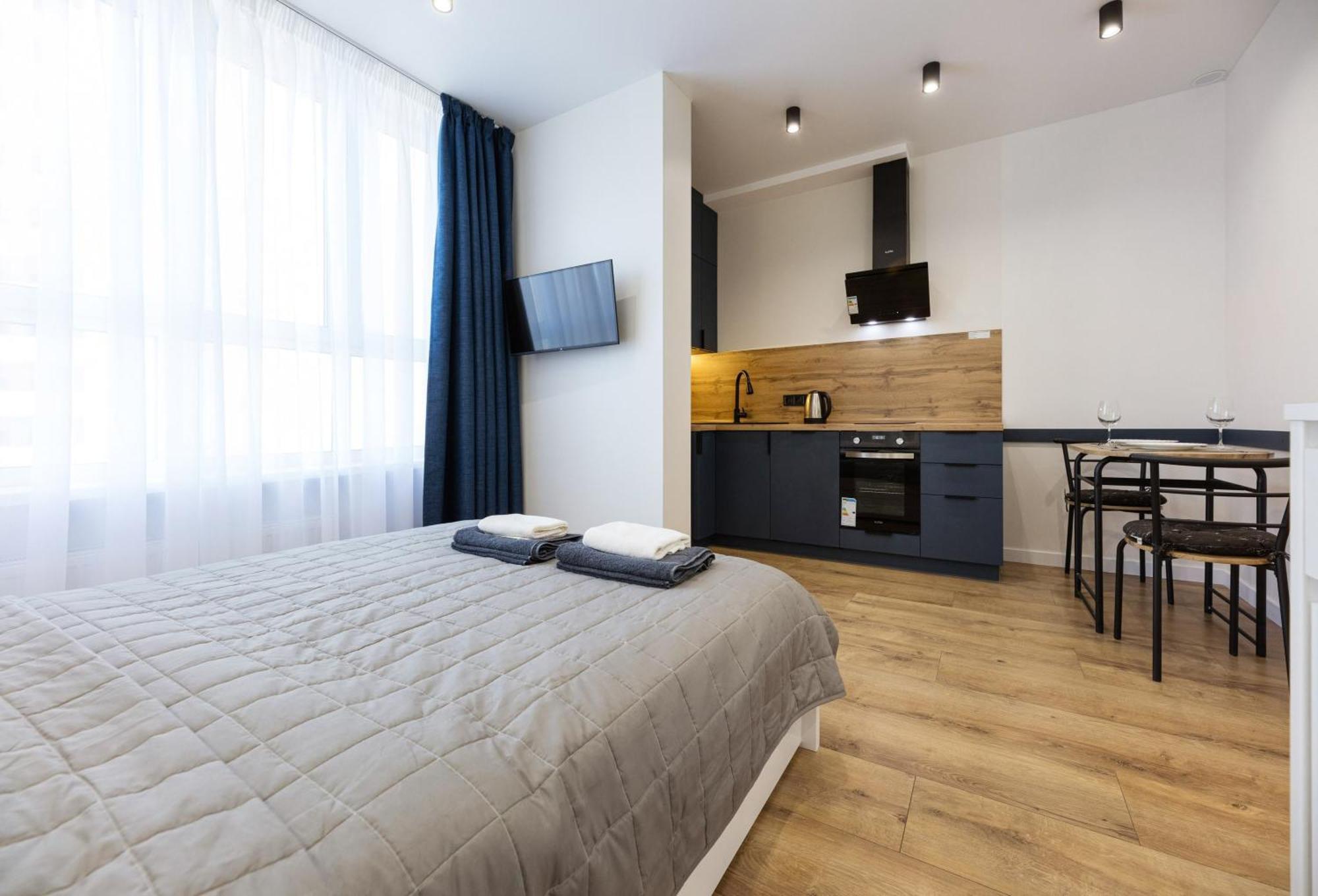Квартири Люкс Метро Чернігівська Apartamento Kiev Exterior foto